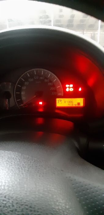 Автомобіль Nissan mikra k13
