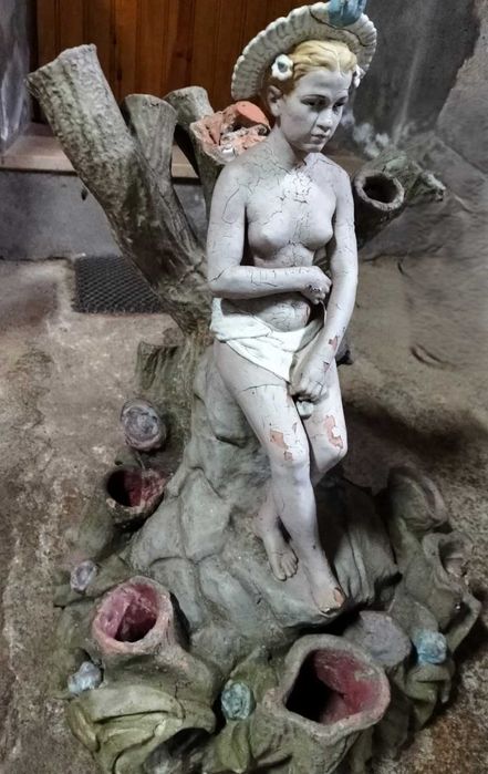 Escultura Antiga em Gesso / Cerâmica — 62 cm Altura