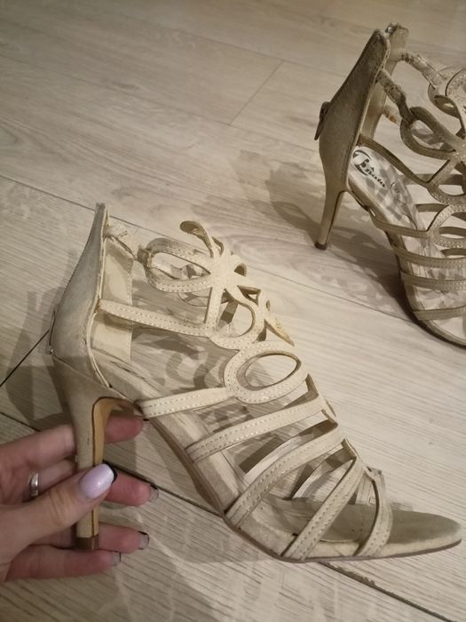 Szpilki, buty na obcasie Bata rozm.36
