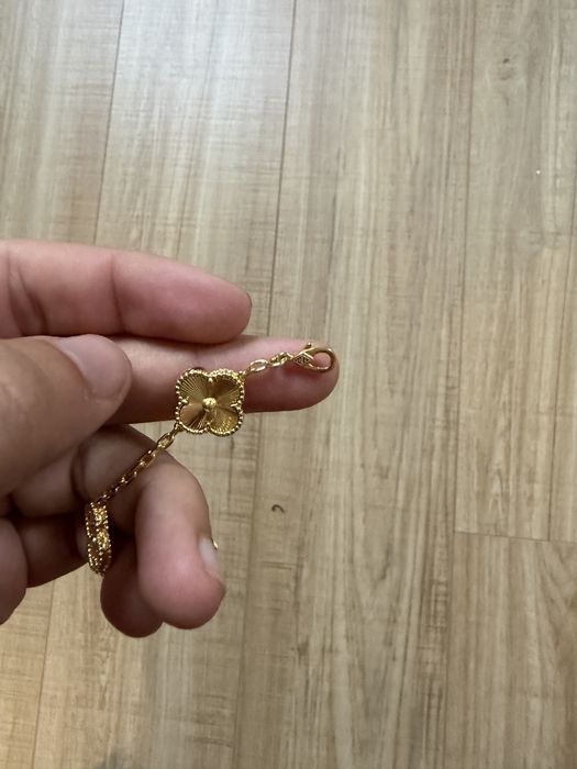 pulseira Van cleef Dourada com detalhes de diamante