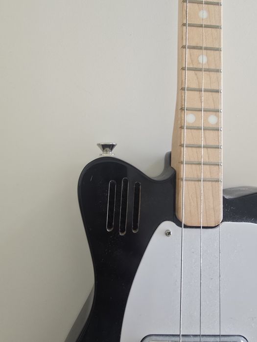 Guitarra Eletrica Loog 3+ com amplificador
