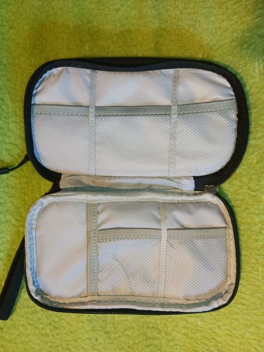 Продам сумку-органайзер для кабелей и зарядок