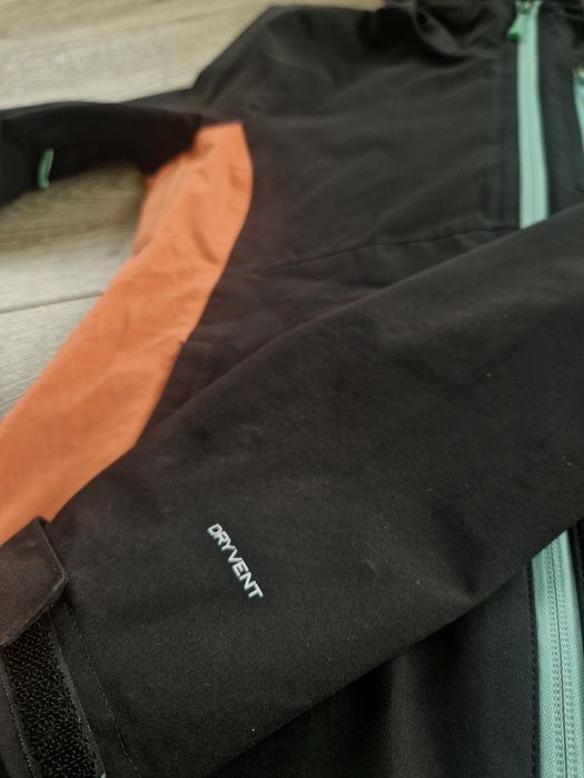 Жіноча куртка The North Face на мембрані DryVent S