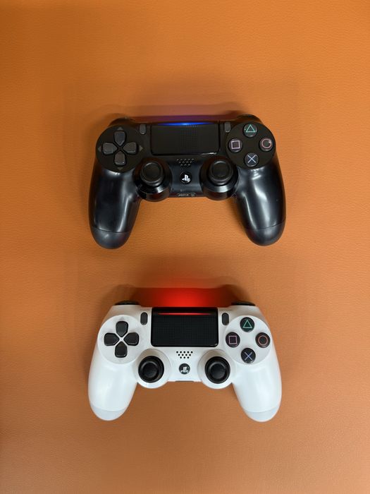 PlayStation 4 Pro 1TB 2 джойстика