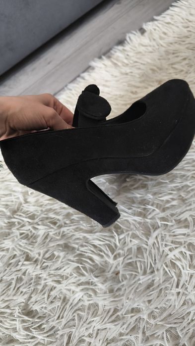 Buty na obcasie  38