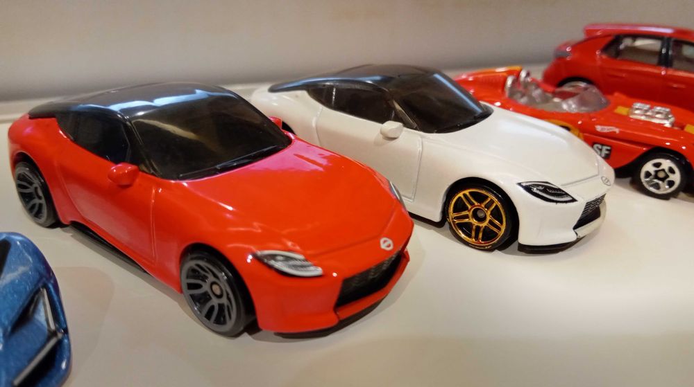 Hot Wheels e outros - 14 carros