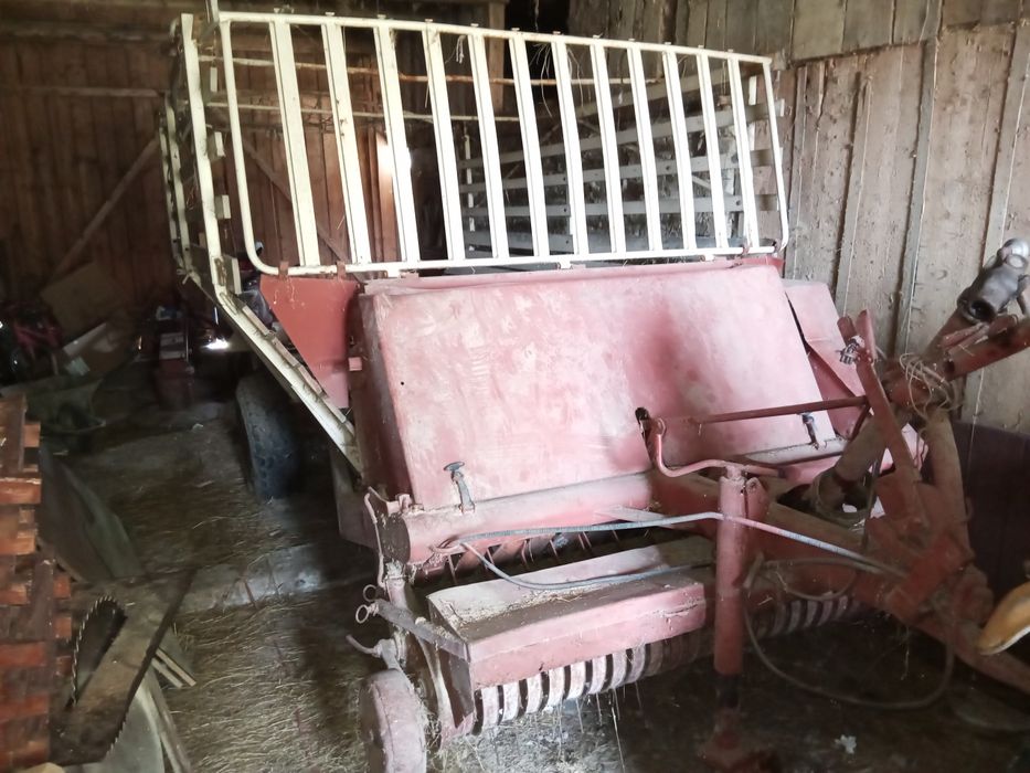 Przyczepa samozbierająca / zbierak do siana