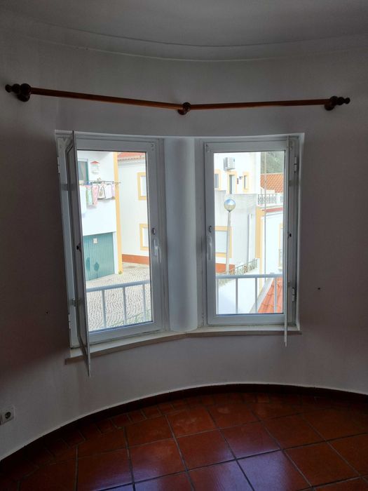 Conjunto varões para cortinado, em madeira, c/ 1.00 m + acessórios