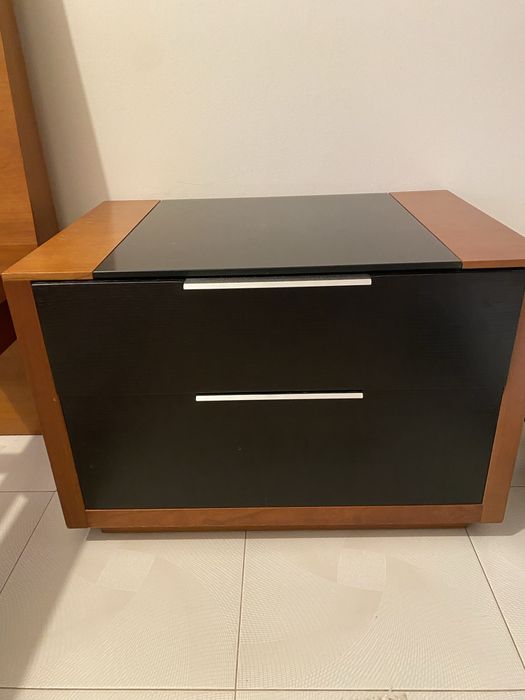 Mobília de quarto completa, cama c/cabeceira em pele + cómoda + mesa