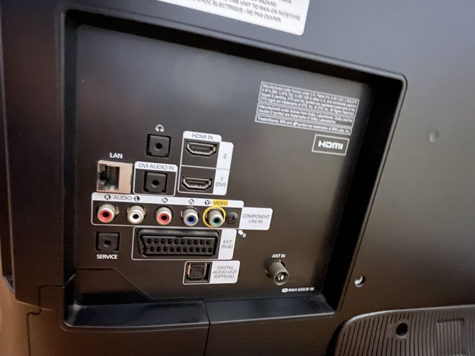 TV Samsung 32” modelo UE32EH5300, usada