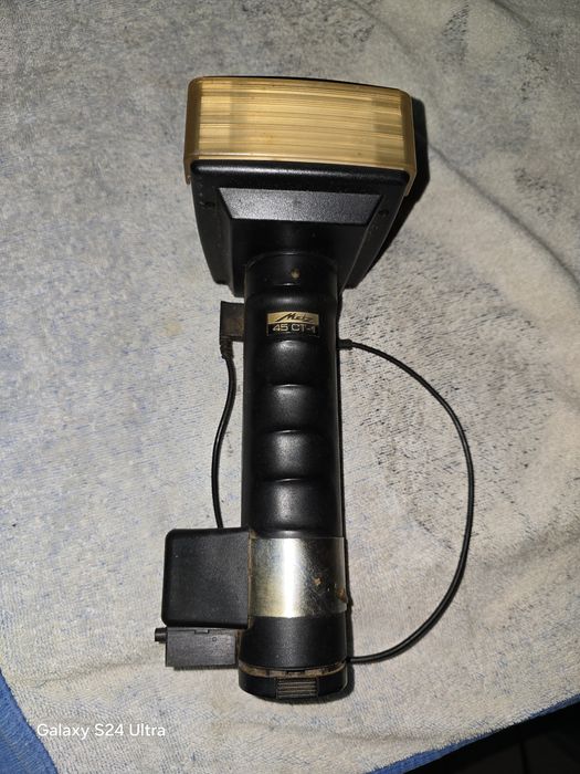 Sprzedam stary błysk  do aparatu