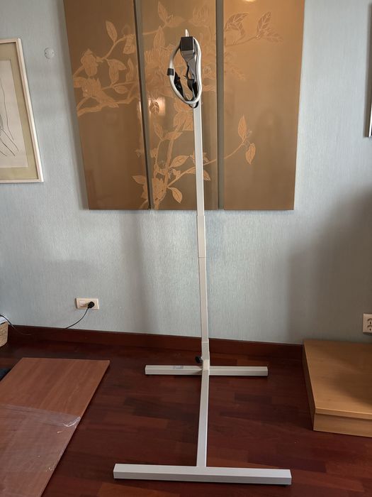 Pendural com base de chão para cama