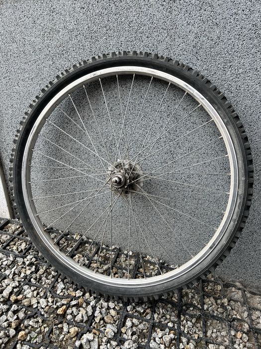 Koła komplet kół rowerowych 26”z felgą i szprychami opony firmy Dębica