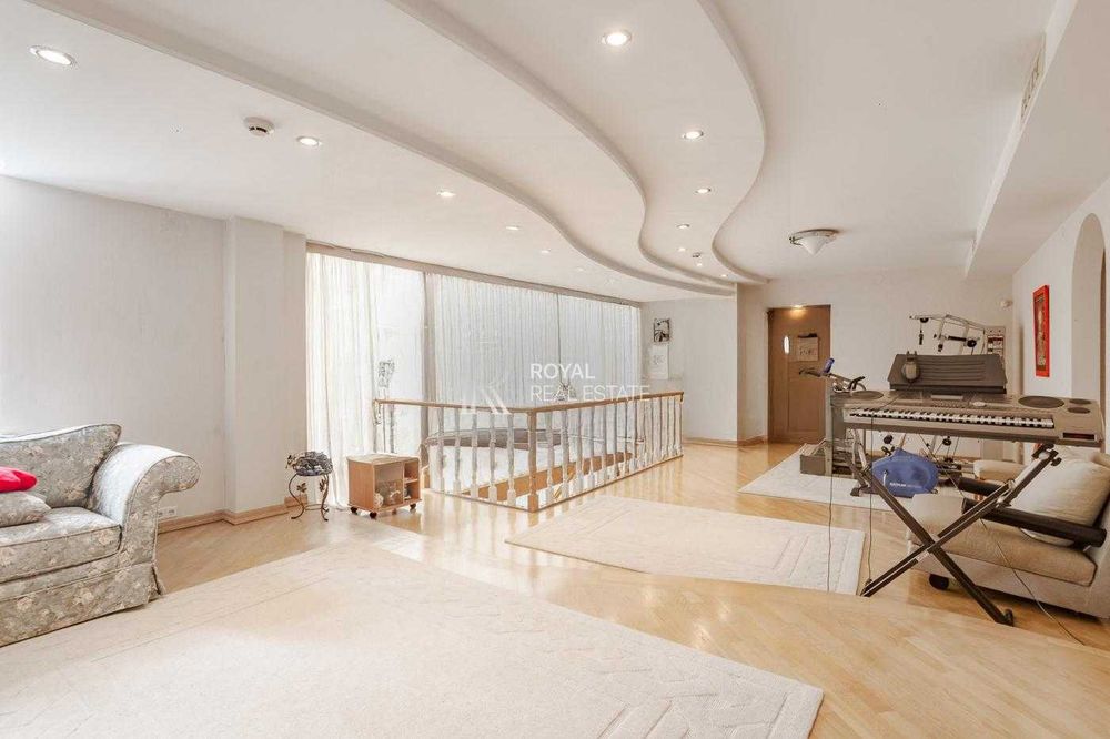 Продаж Квартира 5кім. 325м2 вул. Софіївська Дворівнева Газ Метро