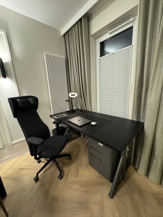 Profesjonalne stanowisko do pracy – IKEA IDÅSEN + GRÖNFJÄLL + 2x LG 27" 4K