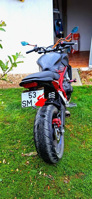 Honda cb 650 f .