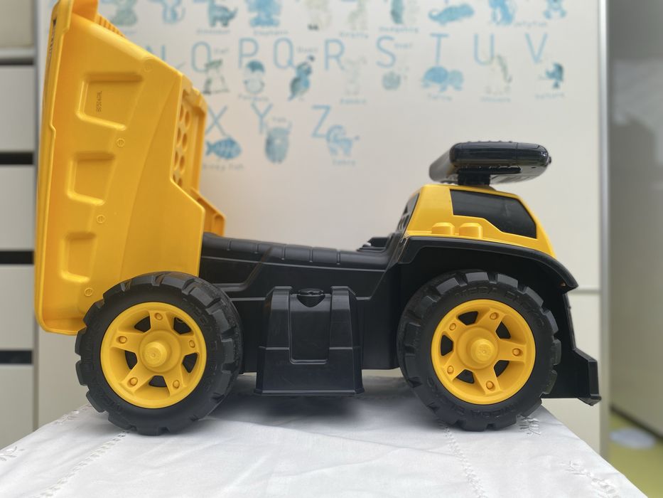 Camião CAT MegaBloks Cavalgavel gigante interativo