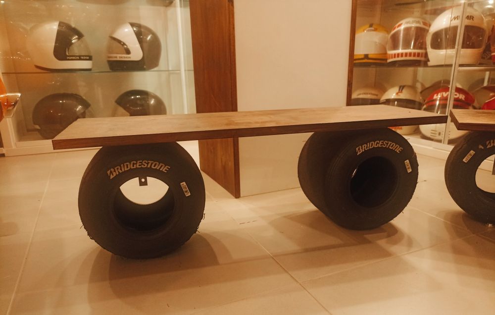 Prateleiras com rodas de kart