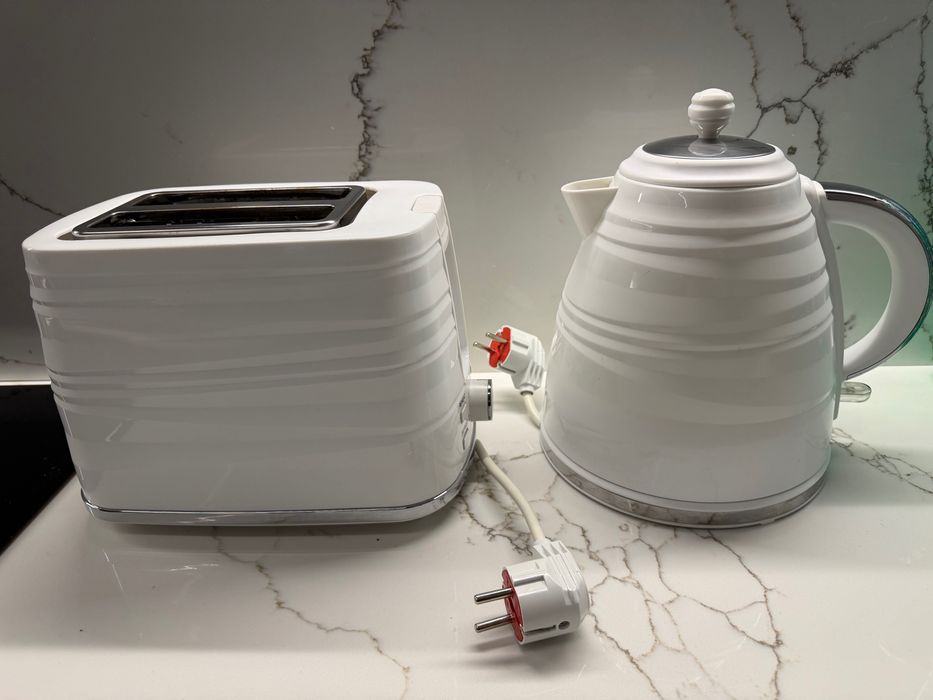 Чайник та тостер Swan