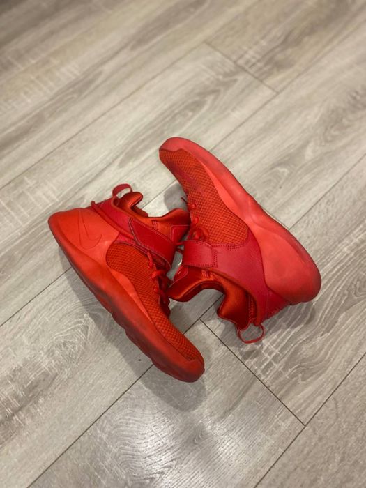 Баскетбольні кросівки Nike Kwazi Action Red