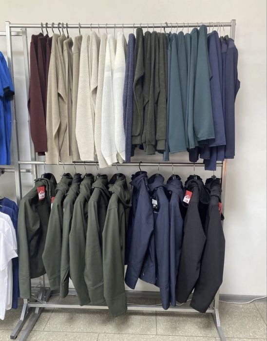 Стійка для одягу