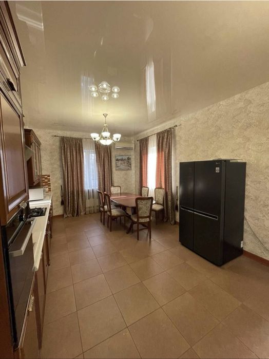 Аренда  3 - этажного дома с ремонтом ,в мрн .Артема ( пос.Мирный)