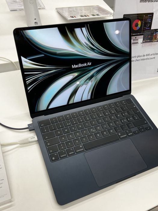 Продам MacBook Air 13.6” Apple M4 | 16GB / 256GB | Sky Blue