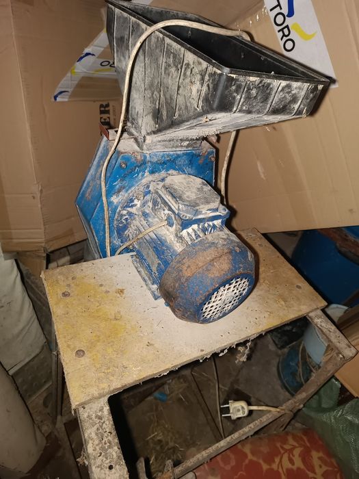 Зерноподрібнювач