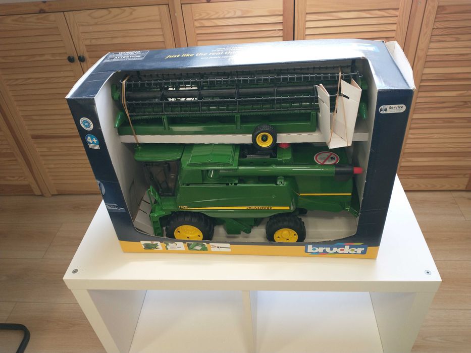 John Deere T670i kombajn zbożowy Bruder