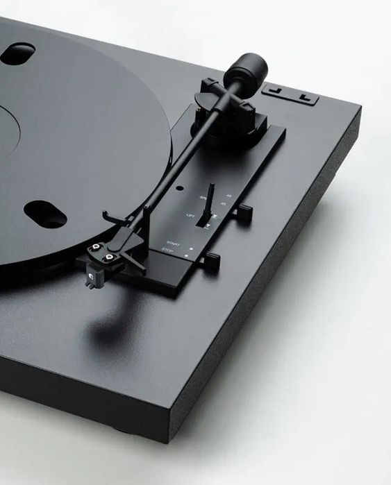 Pro-Ject A1.2 OM10 Black Fully automatic turntable