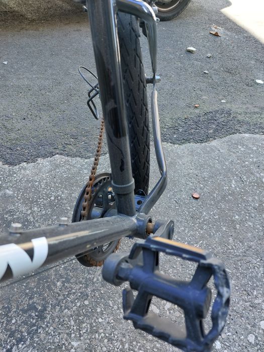 Bicicleta B-twin, 6 velocidades, roda 29 (para reparaçâo)
(Para repara