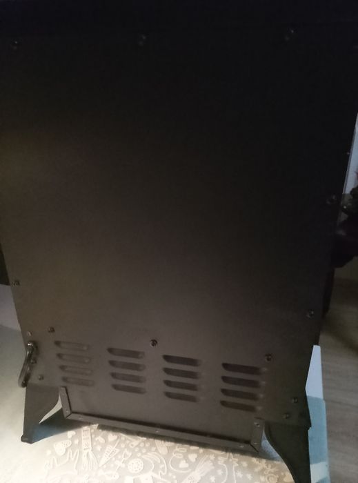 Kominek elektryczny z funkcją ogrzewania