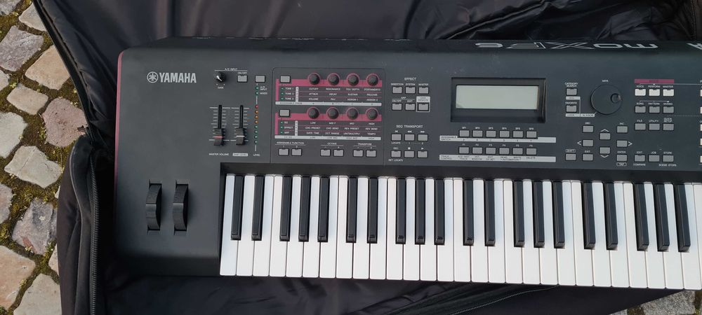 YAMAHA MOXF6 + miękki pokrowiec