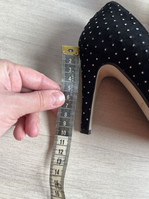 Zamszowe buty na obcasie 39 rozmiar