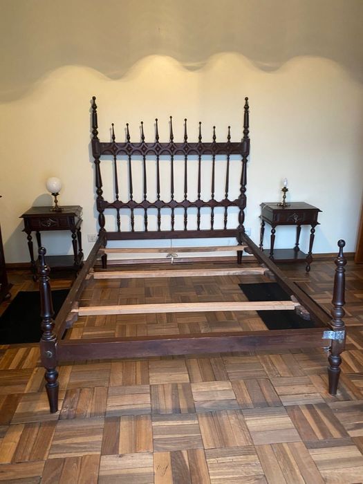 Cama de casal + criados e comoda