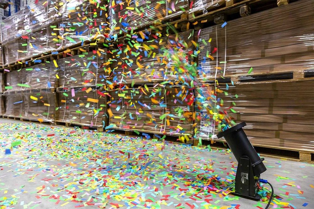 CONFETTI CANNON 1600 WATTS - With Wireless Remote Control64584778681347120