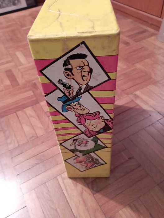 Caixa Amigos do Livro com 8 ÁLBUNS de BD