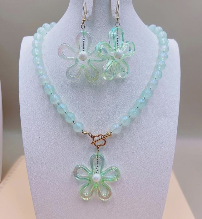 Komplet pięknej biżuterii naszyjnik + kolczyki kwiaty z koralikami