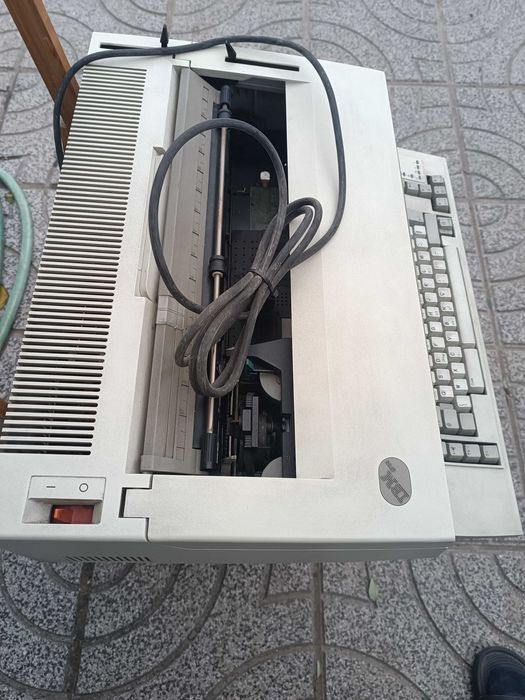 Máquina de escrever antiga IBM 6783