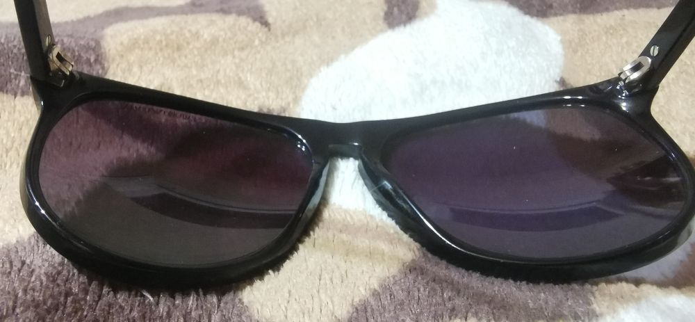 Солнцезащитные очки Emporio Armani