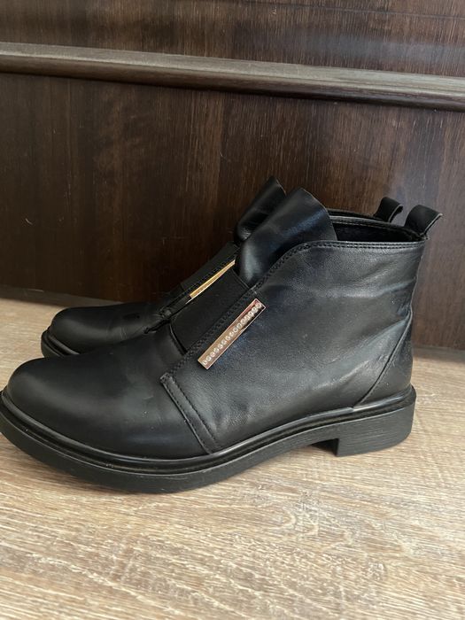 Продам женские ботиночки