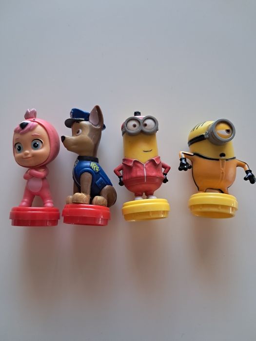 4 Figuras - Minions etc..456650331186145280