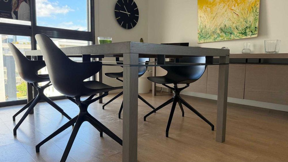 Vendo mesa de sala e aparador
