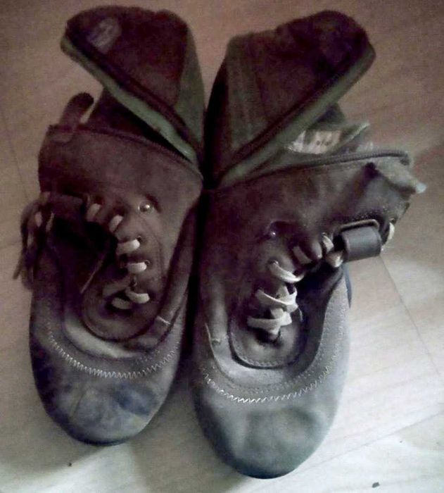 Взуття дитяче різних розмірів