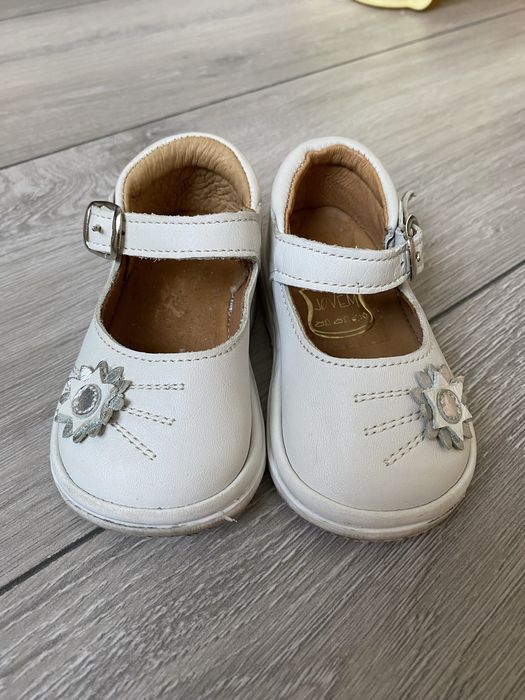 Туфельки для дівчинки