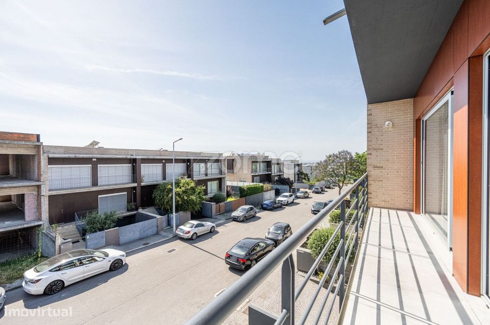 Moradia T4 | 345 m2 Área Bruta | Garagem | Logradouro | Fraião - Br...