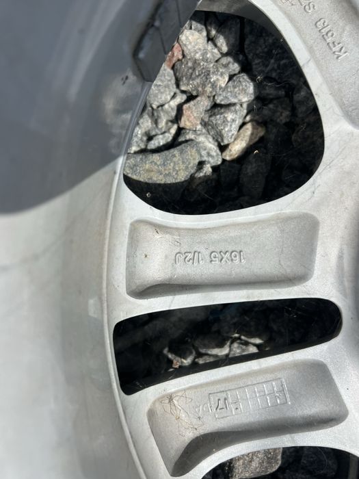 Продам диск на Мазду 2-3 R16 розмір з літнєю резиною