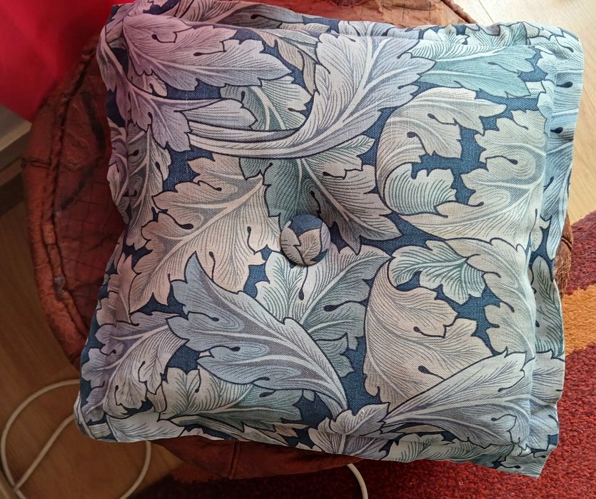Almofada de brocado com enchimento