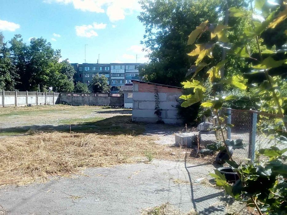 Продається ділянка 11 соток для комерційних потреб