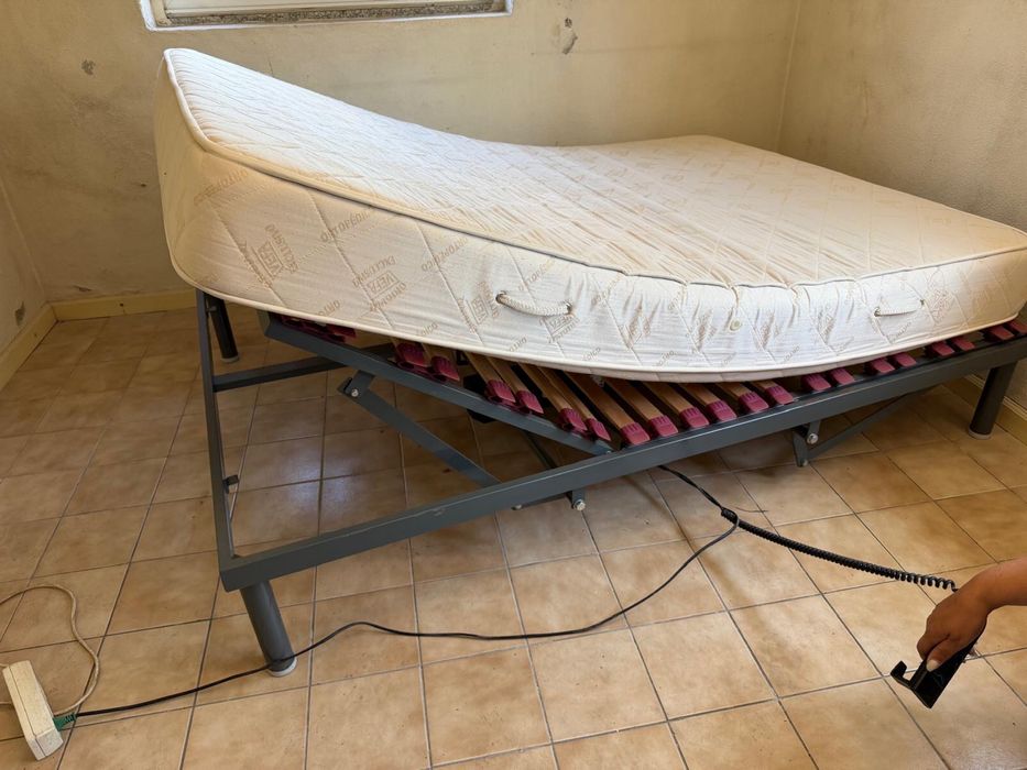 Cama elétrica articulada